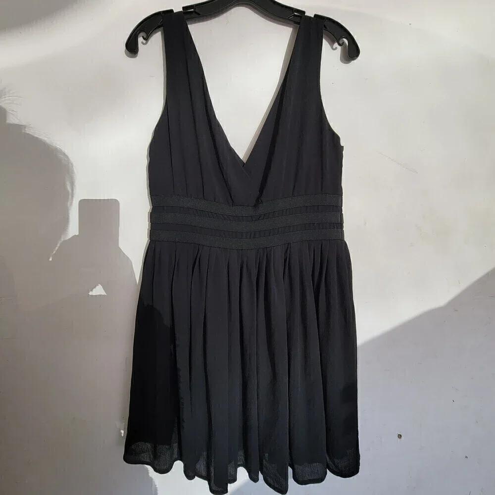 BB Dakota Sandrine Black Sleeveless V Neck Mini Cocktail Swing Dress Size Small